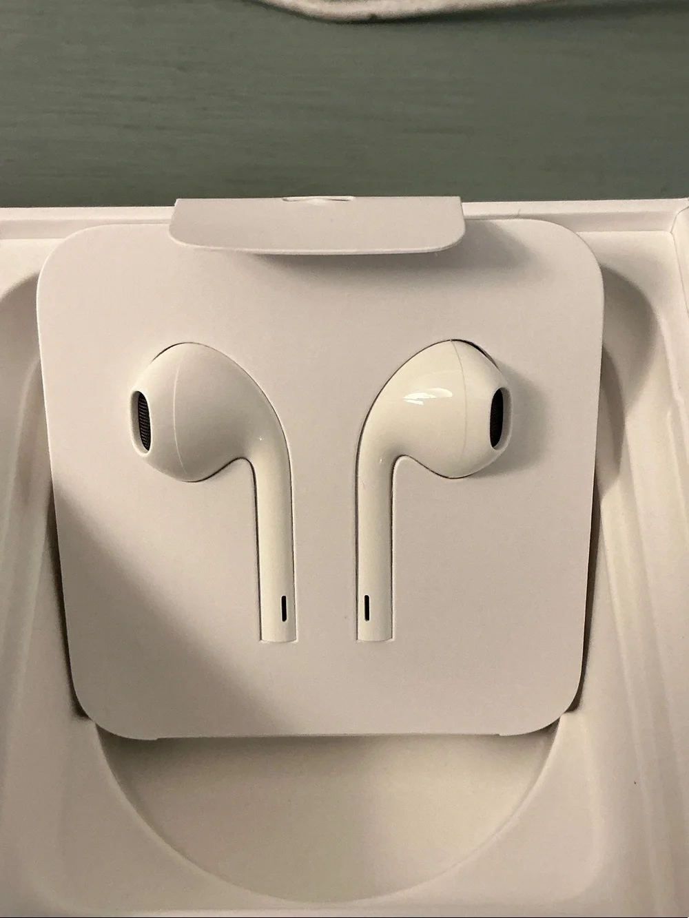 Apple iPhone 11 Box with White EarPods & USB Power Adapter NWOT